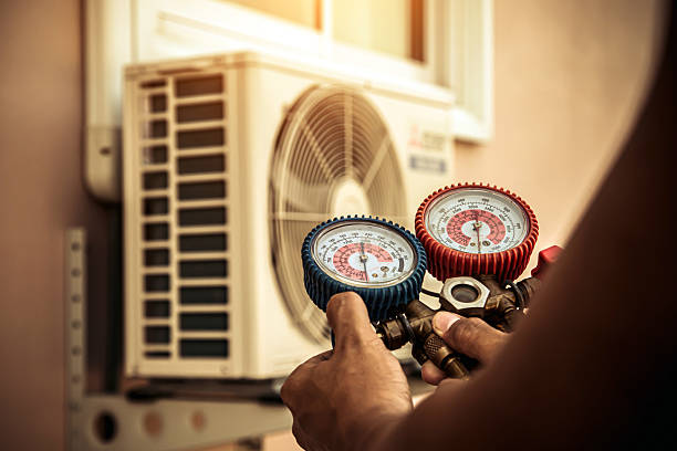 Professional Hvac technician working in Independence, LA